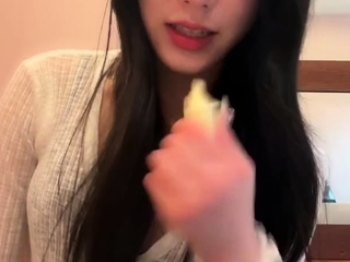 Amateur Asian teen sucks a big cock
