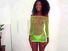 Just Turned 19 Years-Old 2 Days Ago, Jenny Pretinha Shoots Her