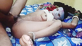 Soni Didi Was Sitting And Massaging Her Boob And Caressing Her Pussy, Stepbrother Saw What Happened After That, See In The Video
