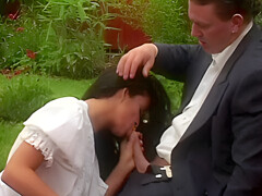 Wife Catches Husband Having Sex With Babysitter In Garden – La Venere Bianca