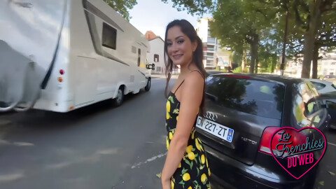 Valentina Est Une Petite Coquine Accro Au Sexe