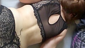 elle a un bel orgasme en se faisant sodomiser